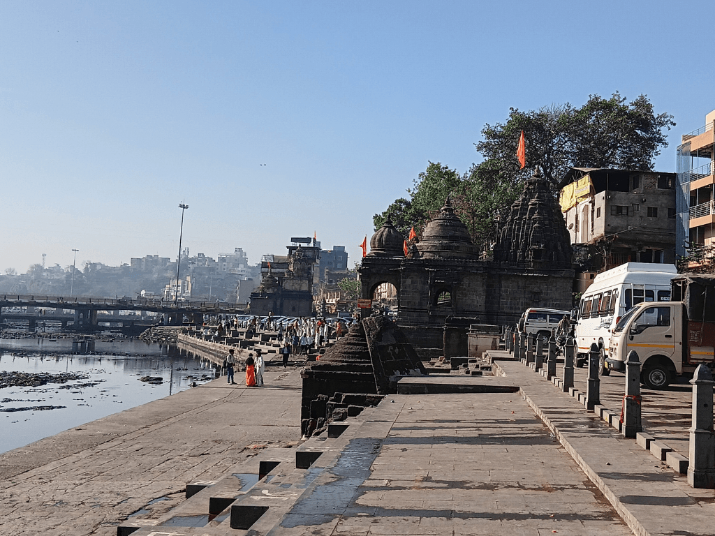 ४०० हून अधिक स्वयंसेवक गोदापात्रात उतरले...  केले हे जबरदस्त काम...