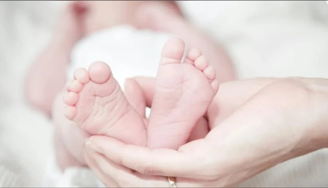 पहिल्या अपत्यासाठी पाच हजार...   दुसरे अपत्य मुलगी असल्यास सहा हजारांचा लाभ...