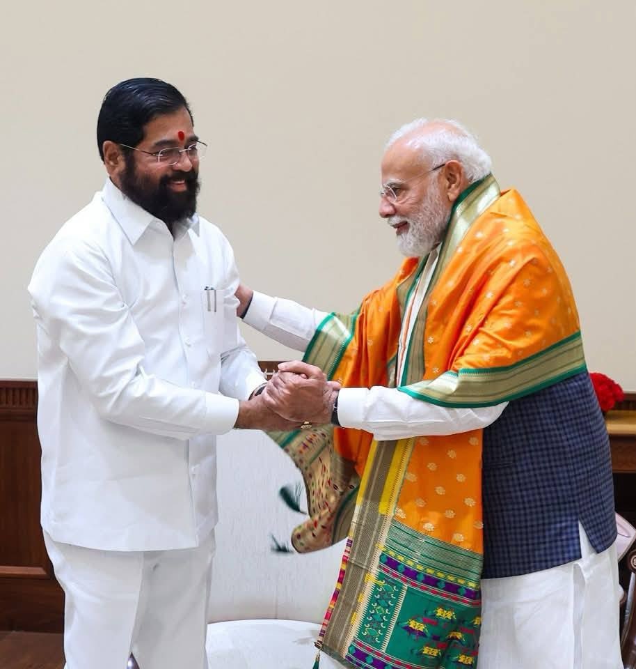 एकनाथ शिंदेंनी घेतली पंतप्रधान मोदींची भेट... दिल्लीत नेमकं काय घडतंय?