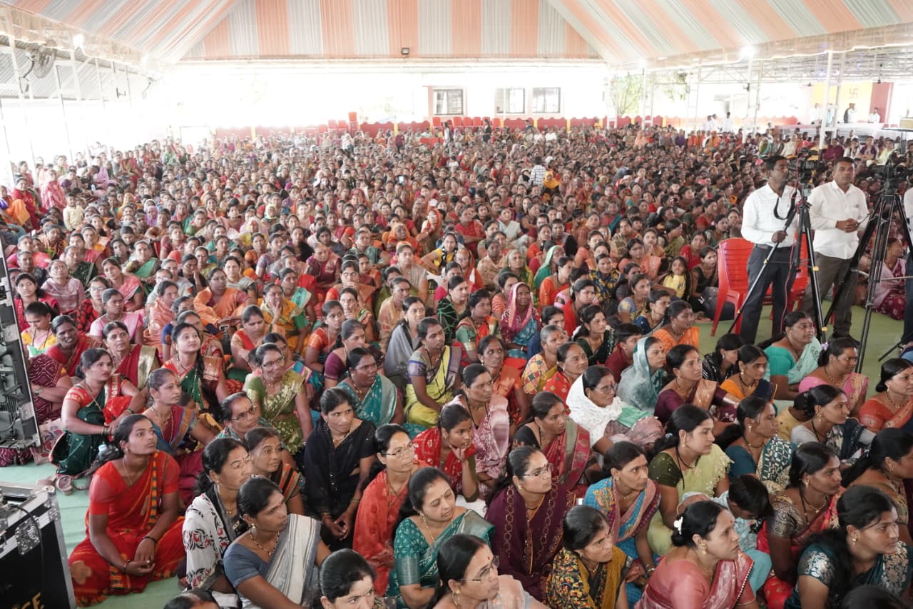 महिला बचत गटांना केवळ एक रुपयात मिळणार शासकीय जमीन...  राज्य सरकारची भन्नाट योजना...