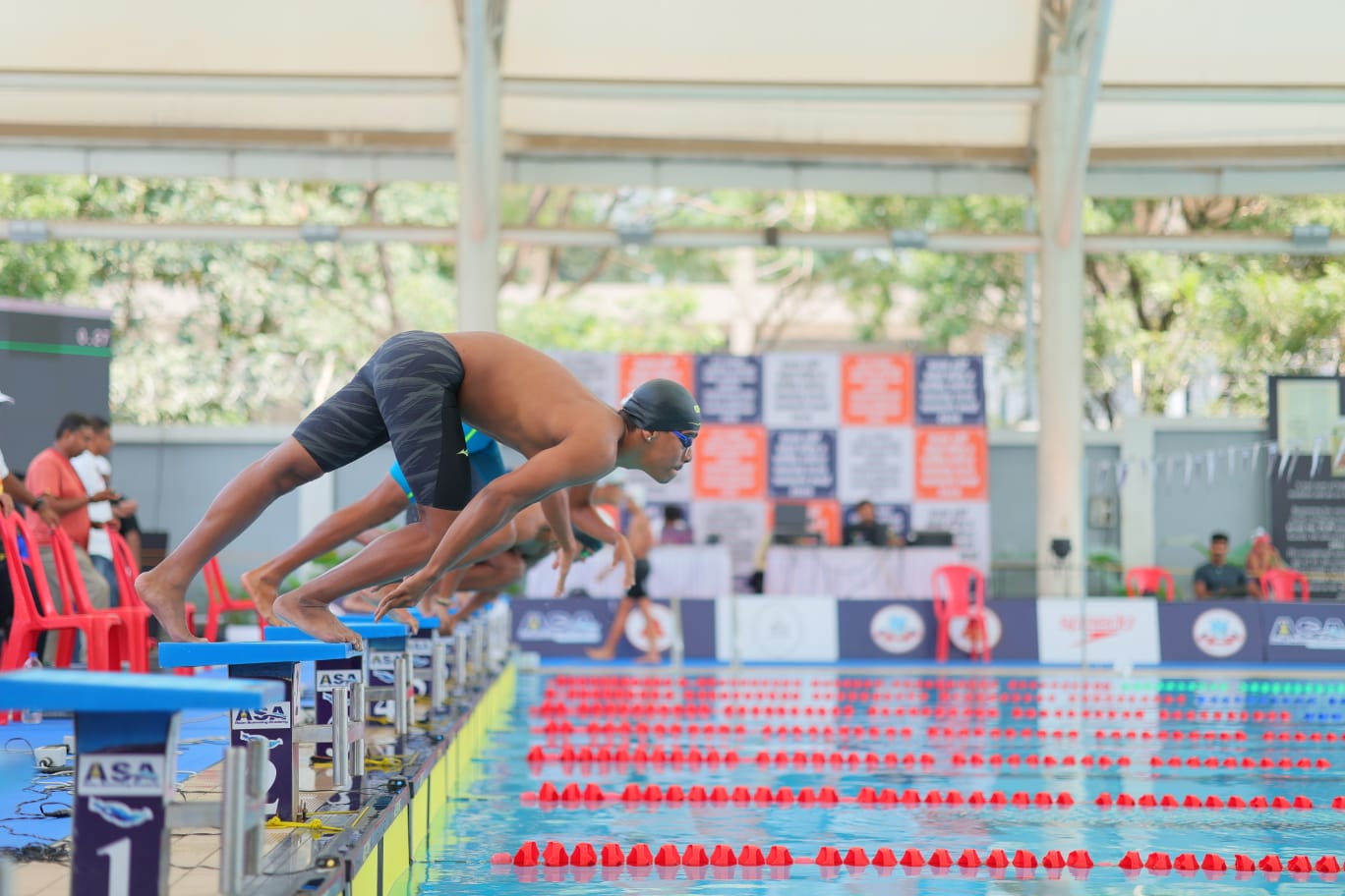 राज्यस्तरीय जलतरण स्पर्धेला उत्स्फूर्त प्रतिसाद... एशियन स्विमिंग अकॅडमीच्या वतीने नाशिकमध्ये आयोजन