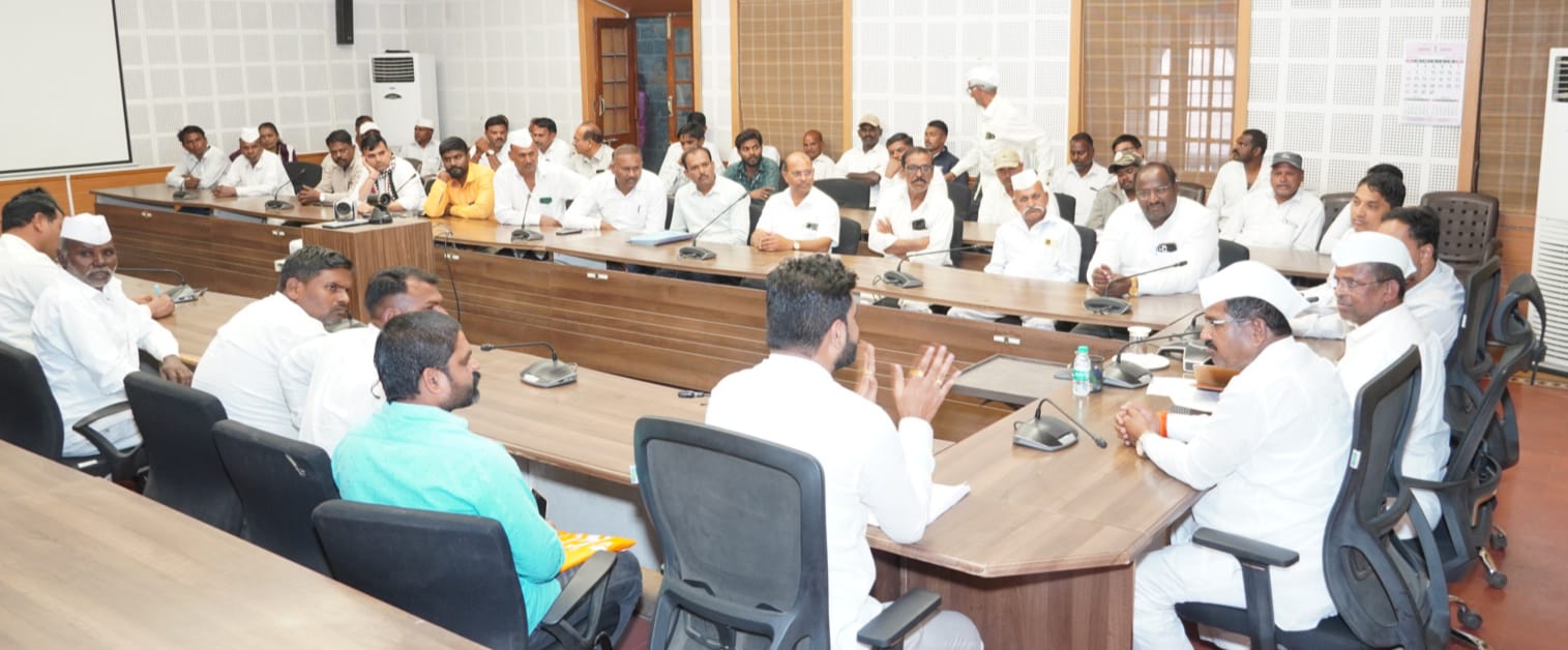 सिंहस्थासाठी भूसंपादनाबाबत झाला हा निर्णय... त्र्यंबक, दिंडोरी, इगतपुरी तालुक्यातील शेतकऱ्यांसोबत बैठक...