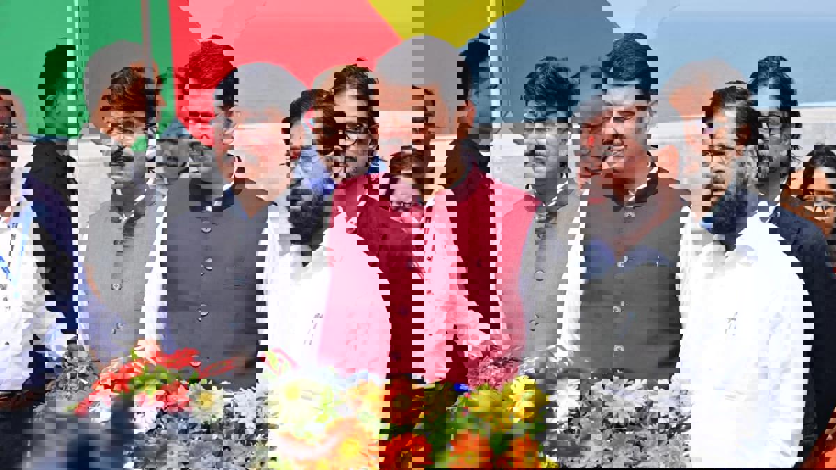 भारतातील पहिल्या संगीतमय रस्त्याचे मुख्यमंत्री फडणवीस यांच्या उपस्थितीत उद्घाटन... अशी आहेत त्याची वैशिष्ट्ये...