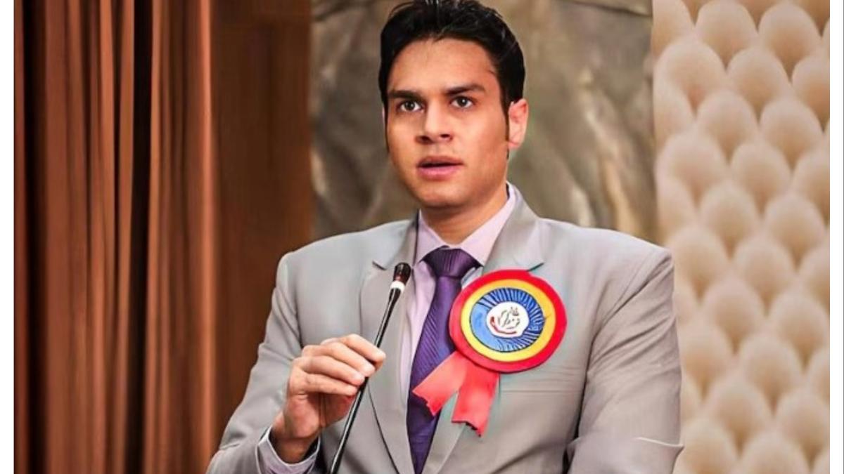 चर्चेची 'हॅट्ट्रिक'... IAS अवि प्रसाद यांचा तिसरा विवाह... तिन्ही पत्नी आहेत 'आयएएस' अधिकारी