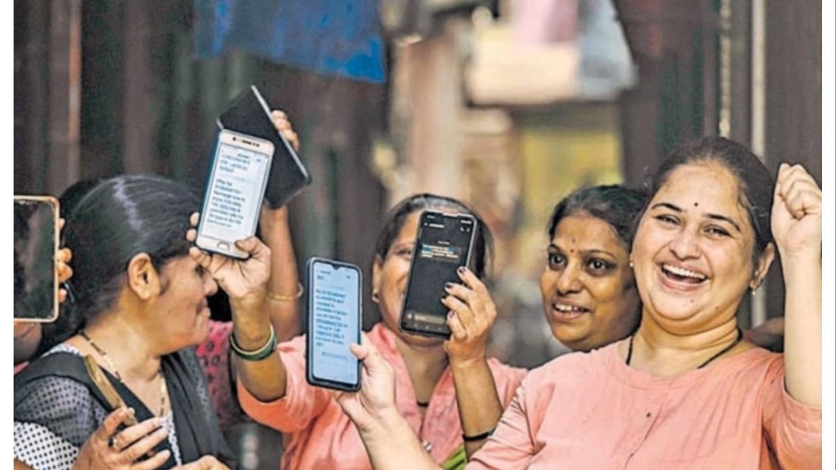 तब्बल १.३ कोटी लाडक्या बहिणींच्या खात्यात प्रत्येकी ५ हजार जमा...  मुख्यमंत्र्यांचा मास्टरस्ट्रोक...