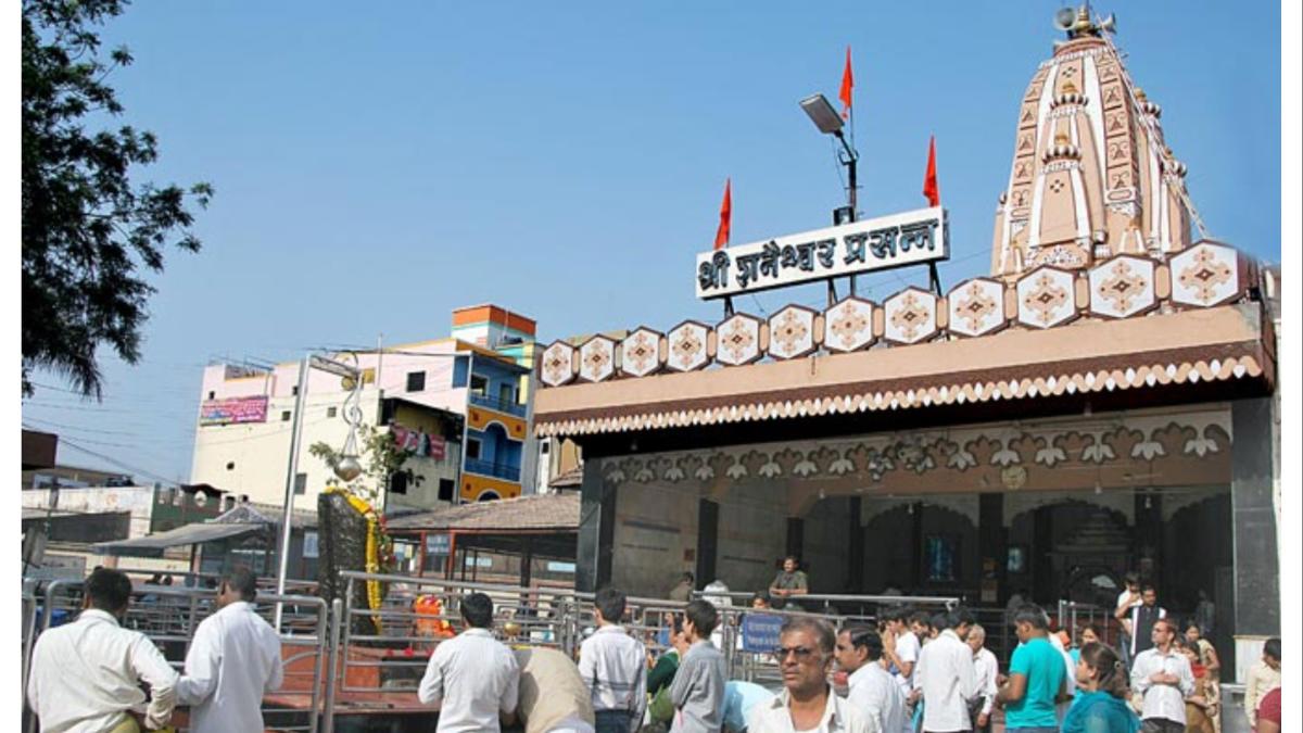 प्रशासक आल्यापासून श्री शनेश्वर देवस्थानचा कारभार सुधारला का?  भाविकांना फायदा की तोटा?  बघा, आकडेवारी काय सांगते...