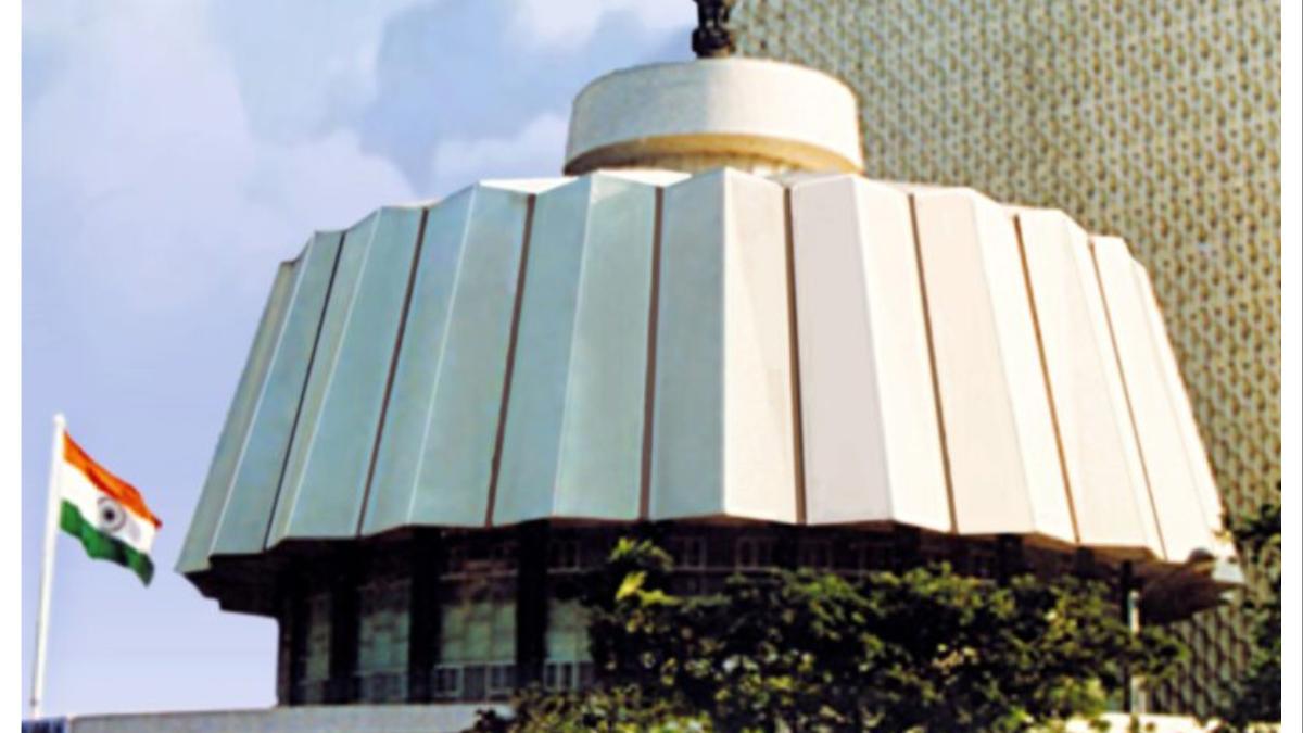 पुणे-नाशिक रेल्वे नक्की कुठल्या मार्गे होणार?  मुख्यमंत्री फडणवीस विधिमंडळात म्हणाले...