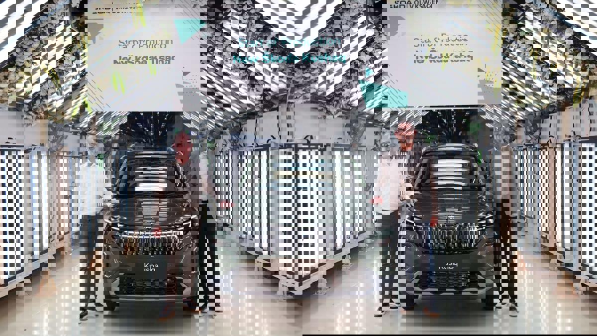 या प्रख्यात कारचे पुण्यात उत्पादन सुरू...  ग्राहकांच्या हाती चावी केव्हा मिळणार?