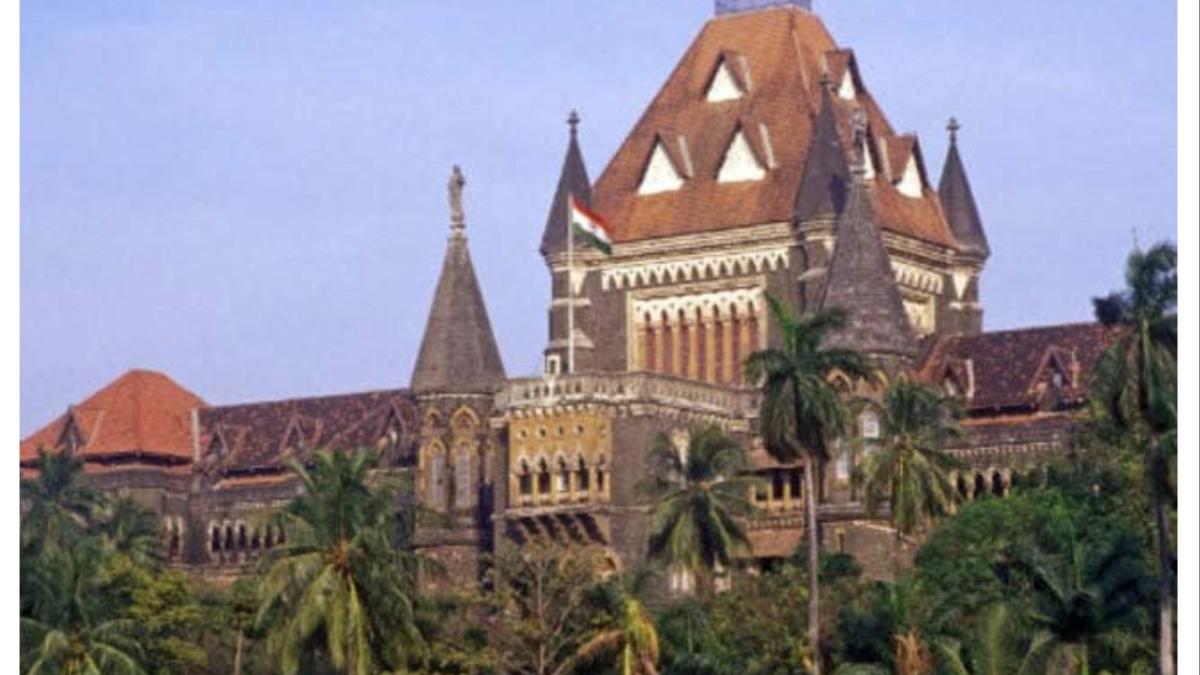 केवळ व्हॉट्सॲप चॅटमधील मजकूर 'क्रूरता' ठरवता येणार नाही...  घटस्फोटाचा निर्णय हायकोर्टाकडून रद्द...