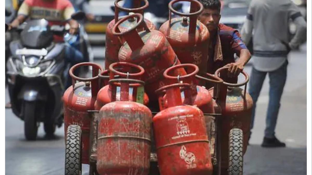 युद्धाची भारताला मोठी झळ... LPG आणि LNG चा तुटवडा होणार?