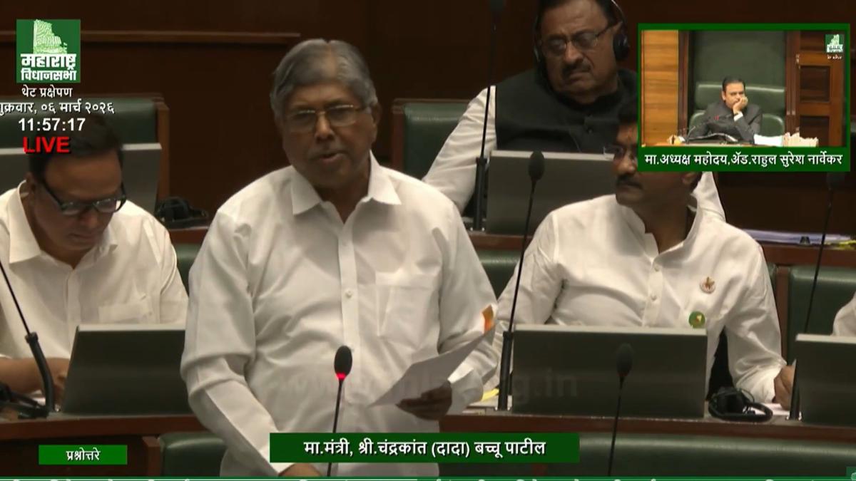 महाविद्यालयांतील अतिरिक्त शुल्कांवर नियंत्रण येणार? मंत्री चंद्रकांत पाटील यांनी स्पष्टच केलं...