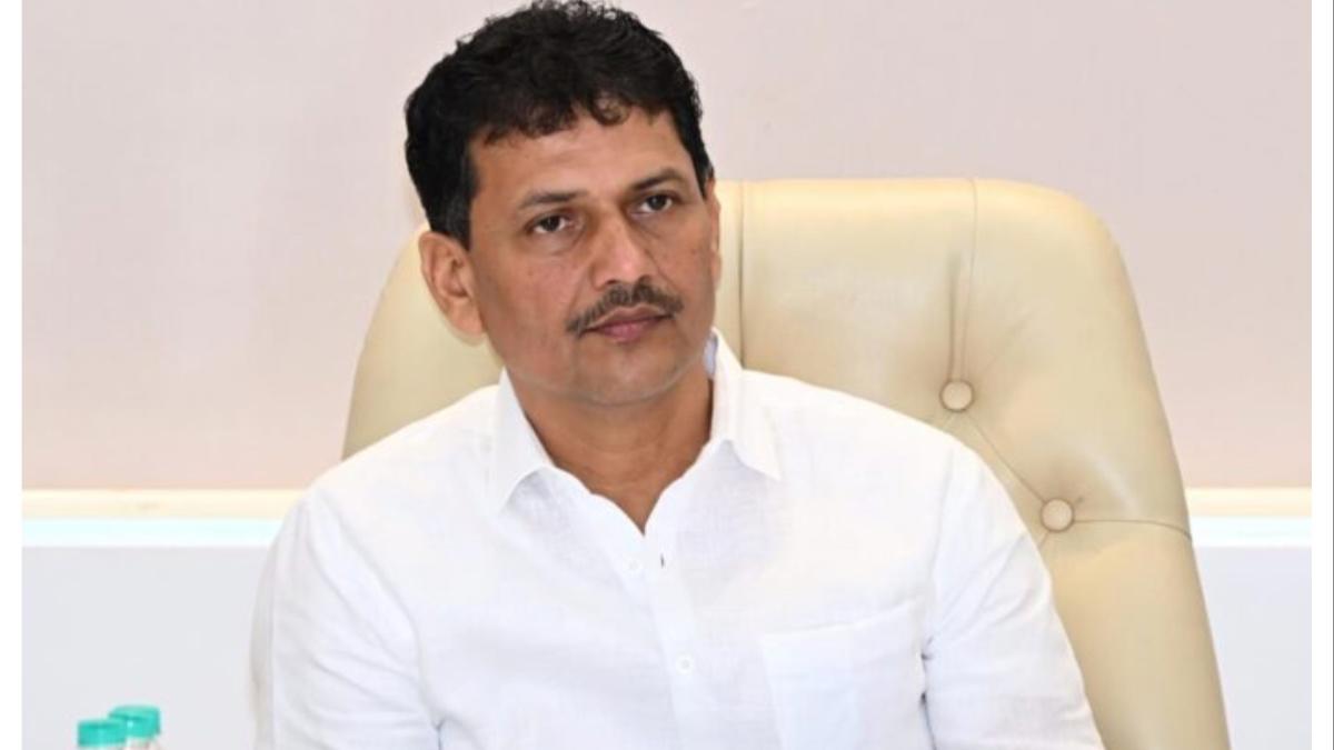 108 रुग्णवाहिकेबाबत अनेक गंभीर तक्रारी... आरोग्यमंत्री म्हणतात...