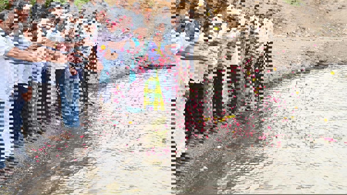 येवल्यासाठी खुशखबर... गंगासागर तलाव भरला...  शहरातील पाणी टंचाई दूर...