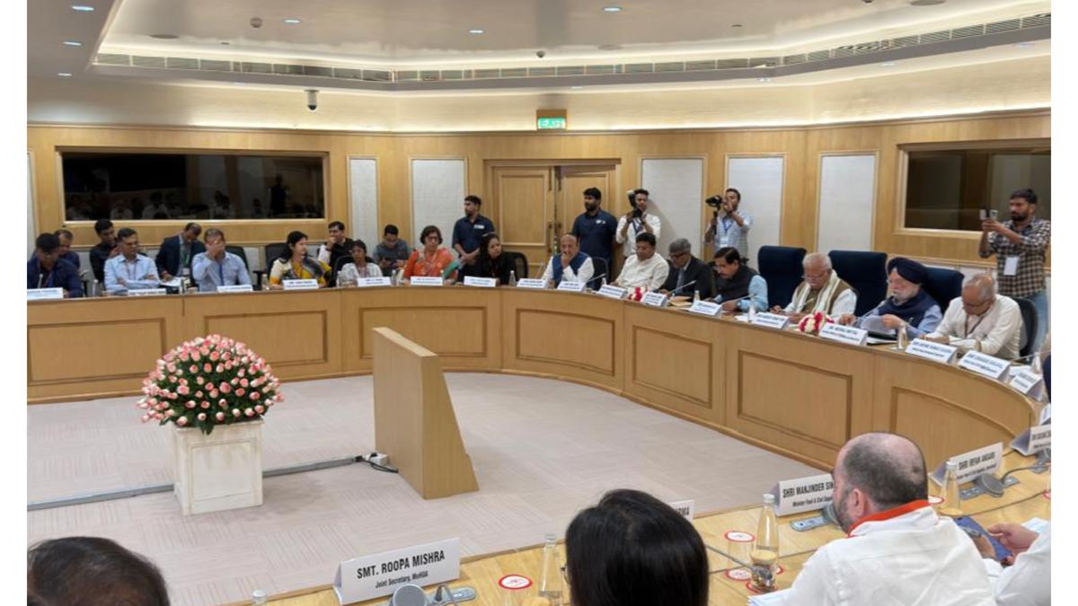 गॅस पुरवठ्याबाबत दिल्लीमध्ये सर्व राज्यांच्या पुरवठा मंत्र्यांची बैठक... काय झाला निर्णय? मंत्री छगन भुजबळ म्हणाले...