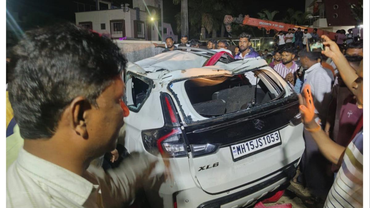 दिंडोरी अपघात प्रकरणी अखेर चौकशी समिती नियुक्त... अहवाल सादर करण्याचे जिल्हाधिकारी यांचे निर्देश...