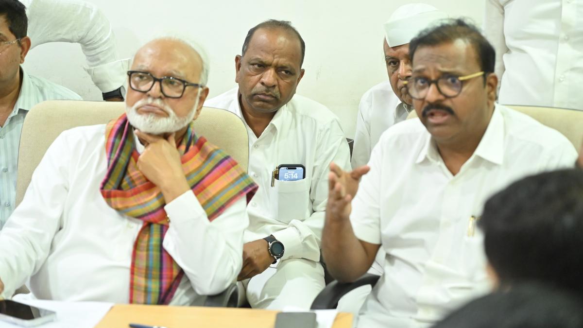 पिण्याच्या पाण्यास प्राधान्य देऊन टंचाईग्रस्त गावांसाठी योग्य नियोजन करा .... मंत्री छगन भुजबळ यांचे निर्देश