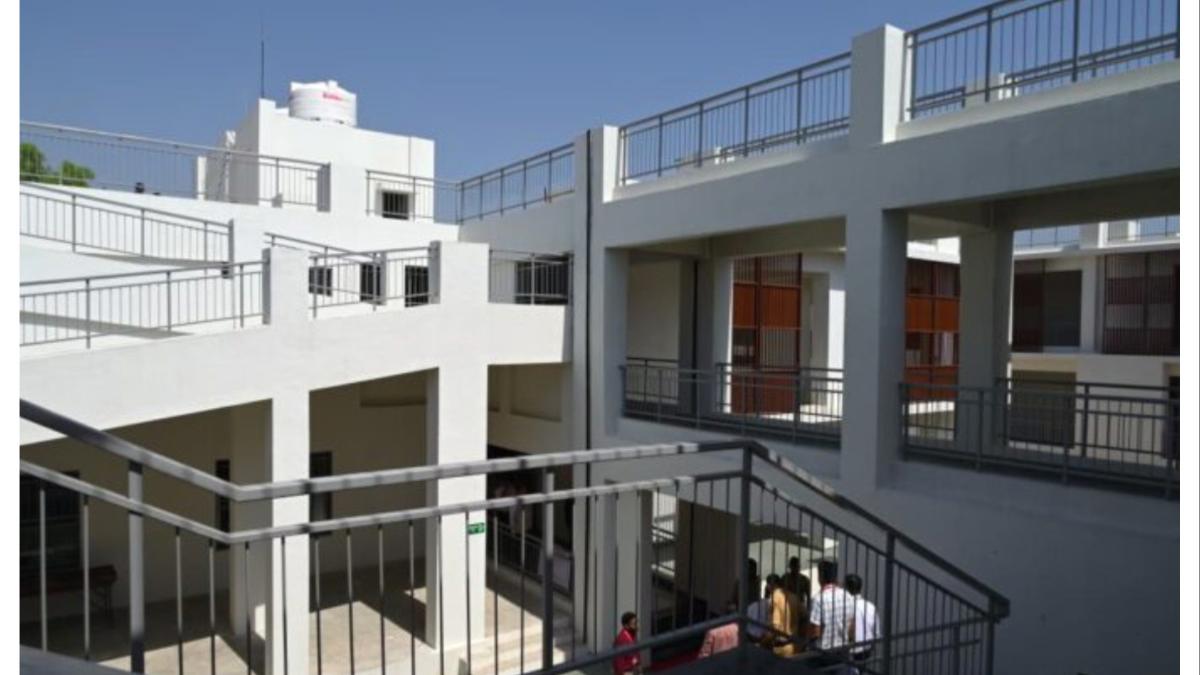 सीबीएसई पॅटर्नवरील राज्यातील पहिल्या जिल्हा परिषद शाळेचे उद्घाटन... या सुविधा पाहून थक्कच व्हाल...