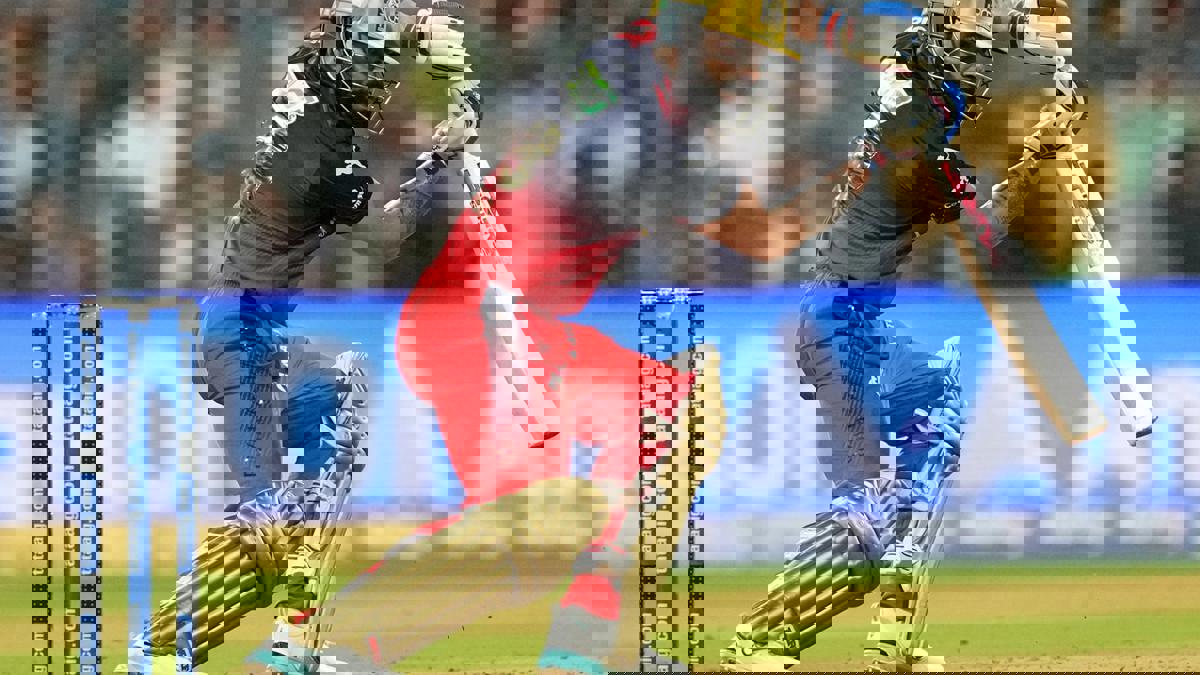 ‘किंग’ कोहलीचा वानखेडेवर ऐतिहासिक पराक्रम...  हा टप्पा पार करणारा जगातील पहिला फलंदाज...