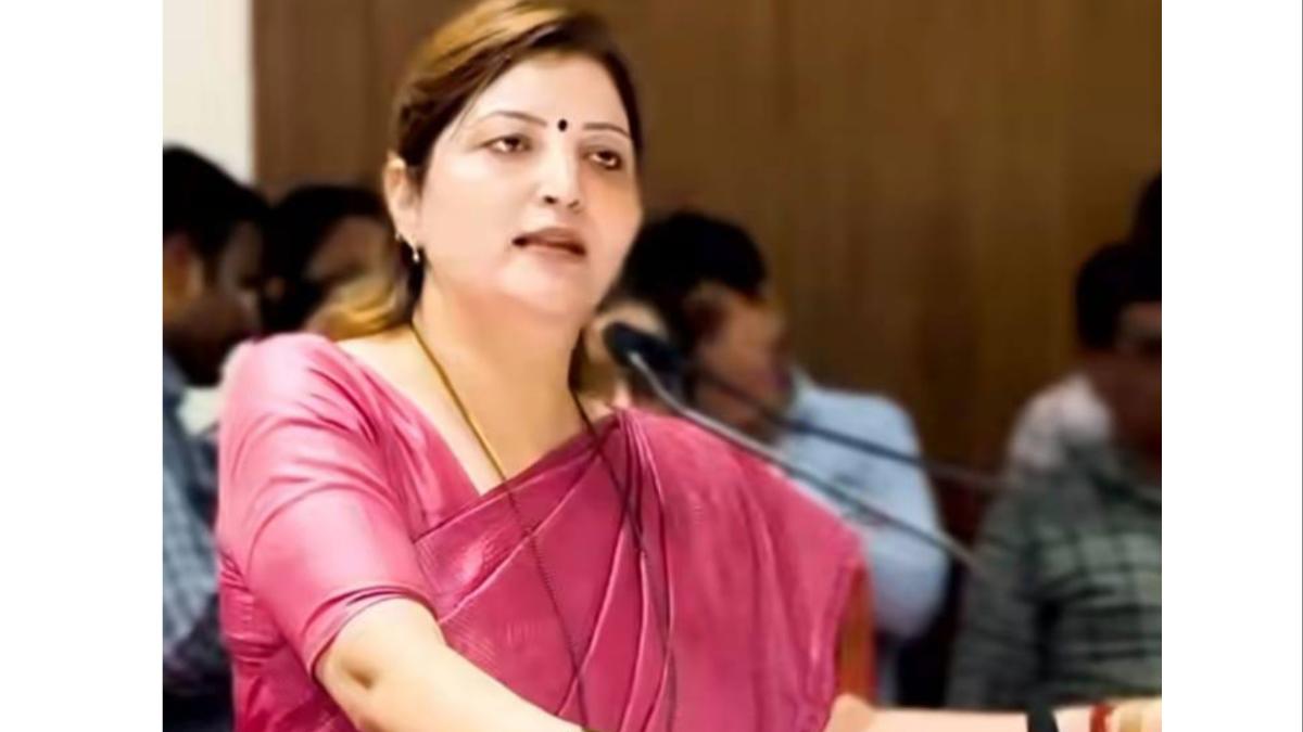 रुपाली चाकणकर यांचे मौन सुटले! खरात प्रकरणी अखेर २८ दिवसांनी म्हणाल्या...