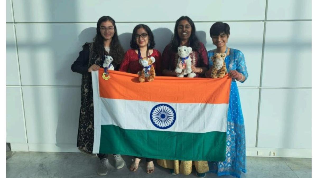 गणिताच्या मैदानात भारतीय मुलींची ऐतिहासिक भरारी...  मॅथ्स ऑलिम्पियाडमध्ये प्रथमच सुवर्णपदकाची कमाई...