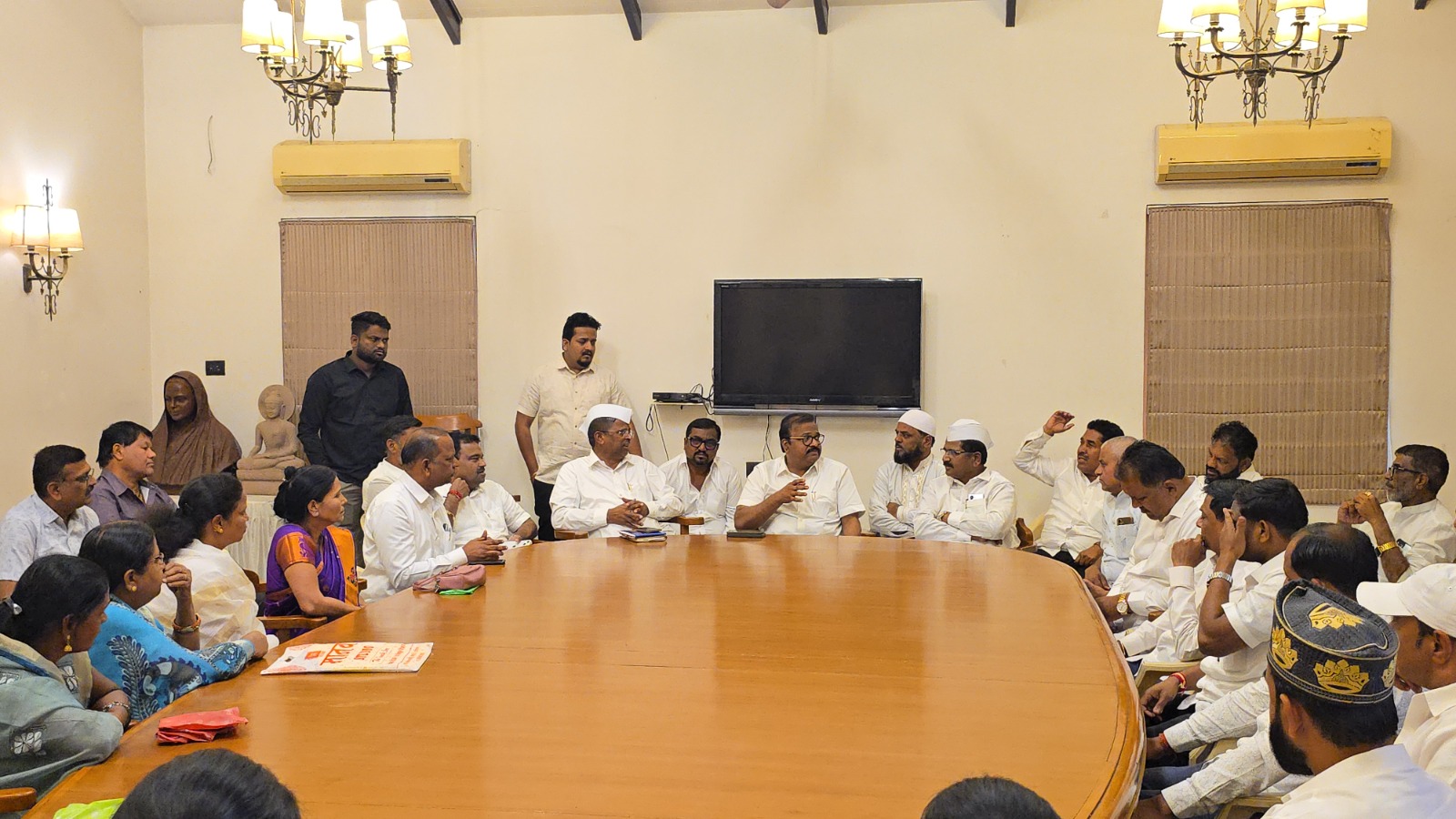 नववर्षारंभी येवला नगराध्यक्षांसह नगरसेवकांचा कौतुकास्पद निर्णय... पदग्रहण करताच हे कार्य...