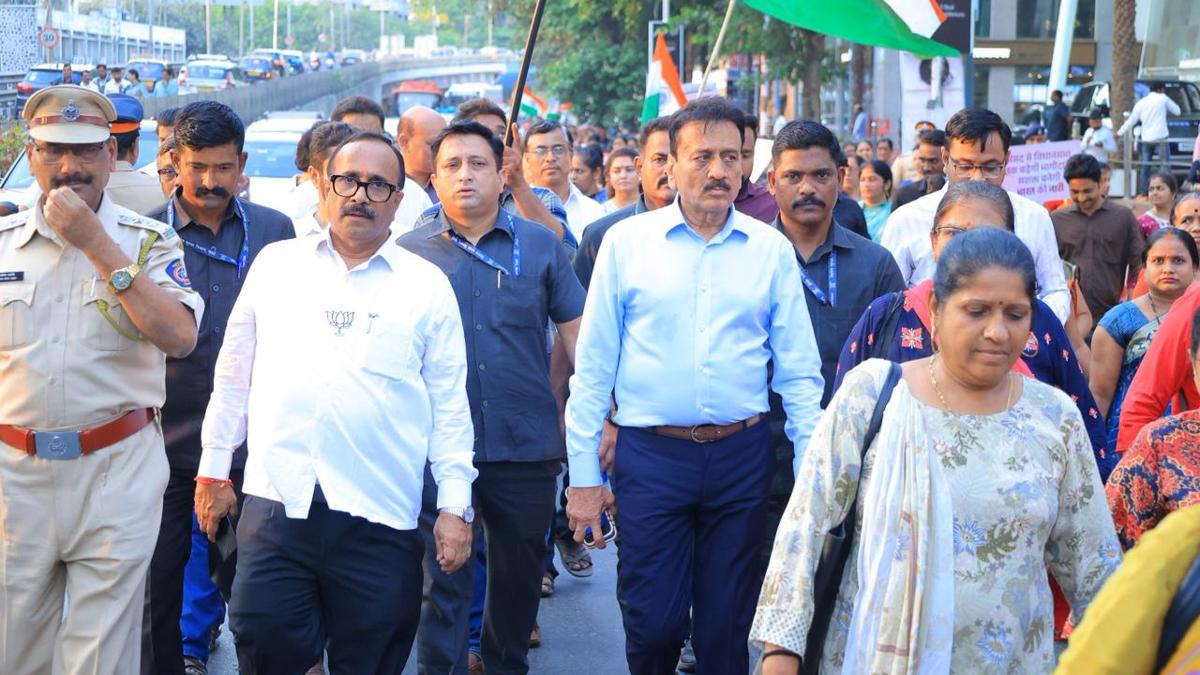 वाहतूक कोंडीवरून फाडफाड इंग्रजीत बोलणाऱ्या त्या महिलेबद्दल गिरीश महाजन म्हणाले...