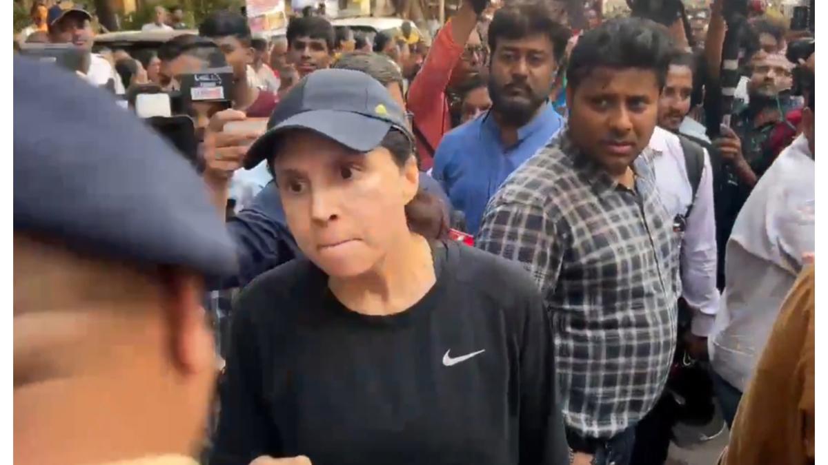 गिरीश महाजन यांना जाब विचारणाऱ्या महिलेविरोधात तक्रार दाखल...  आता काय होणार?