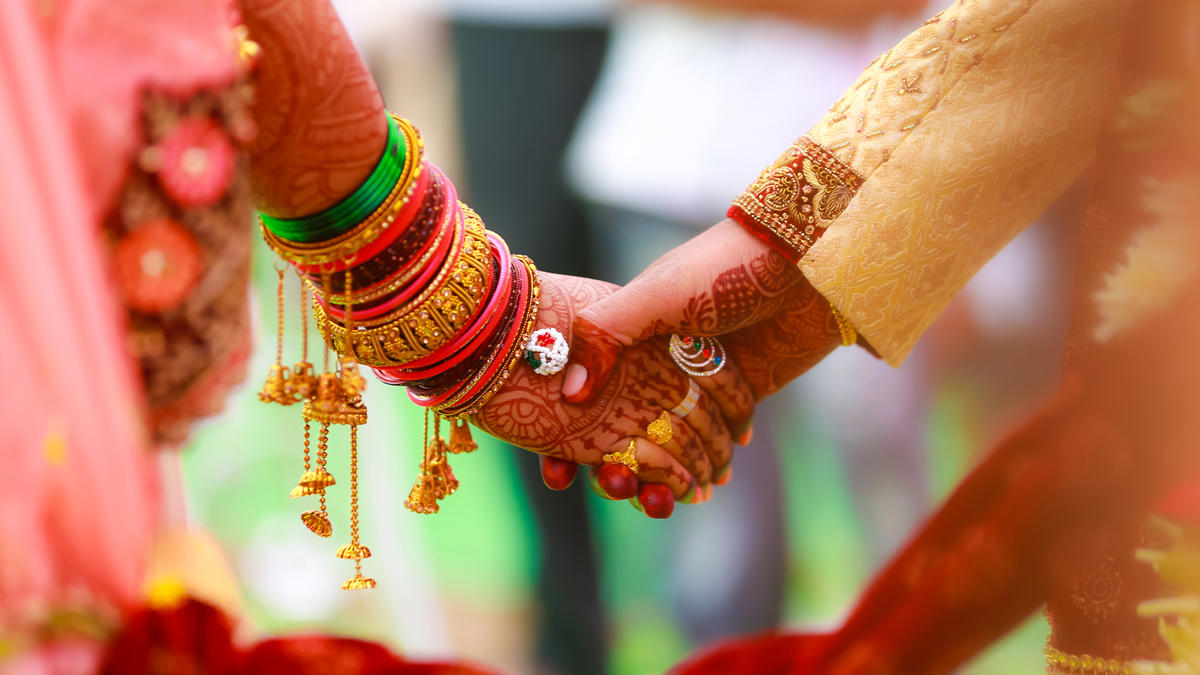 लग्नपत्रिकेत आता हे टाकावेच लागणार...
