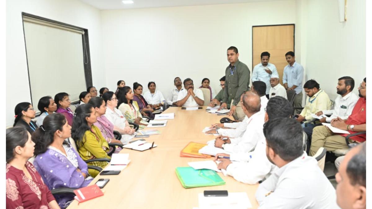 येवला मतदारसंघातील रुग्णांना आता घरपोच आरोग्य सेवा... पूर्ण मतदारसंघात सर्व्हे करण्याच्या माजी खासदार समीर भुजबळ यांच्या सूचना
