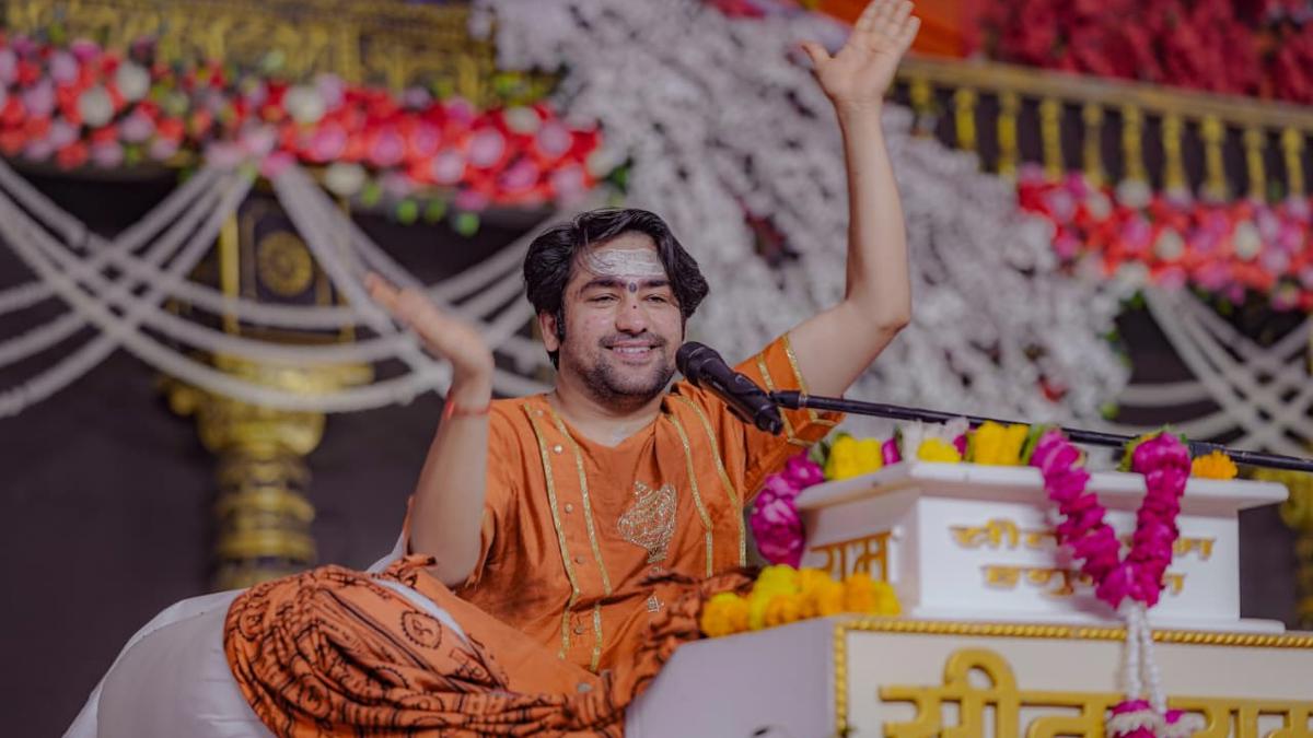 छत्रपती शिवाजी महाराजांबद्दल बागेश्वर बाबाचे वादग्रस्त वक्तव्य...  नव्या वादाला फुटले तोंड...