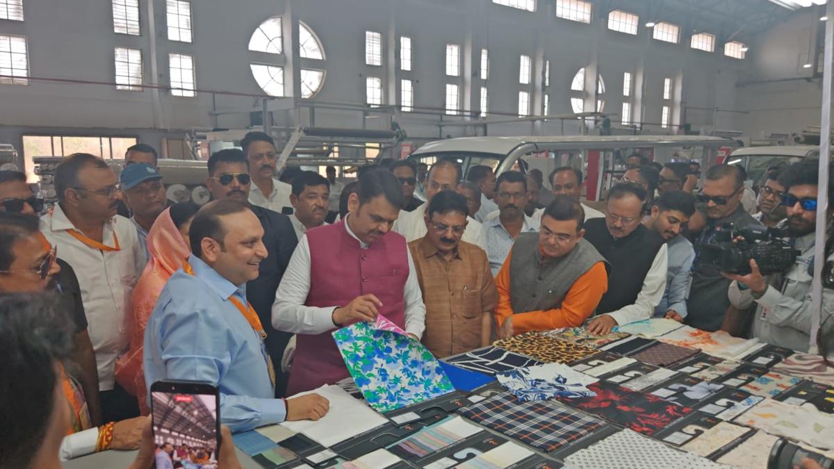 धुळे जिल्ह्यामध्ये दीड वर्षात तब्बल ४० हजार कोटींची गुंतवणूक...  मुख्यमंत्री फडणवीस यांची माहिती...
