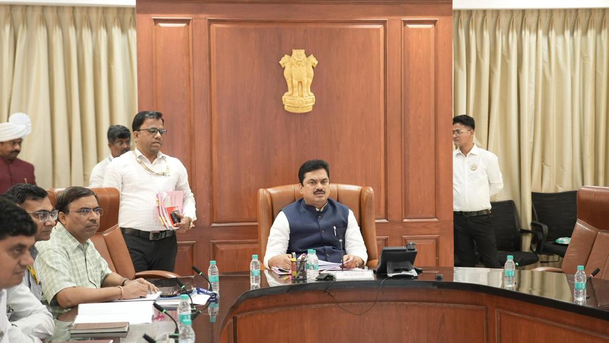 गरीबांच्या हक्काच्या भूखंडावर कुणी मारला डल्ला?   'त्या' भूखंड प्रकरणाच्या सखोल चौकशीचे निर्देश...