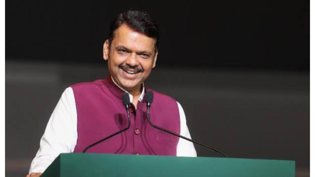 कोल्हापूर ते इटली व्हाया मुंबई...  कोल्हापुरी चप्पल बनली जागतिक 'लक्झरी' उत्पादन....