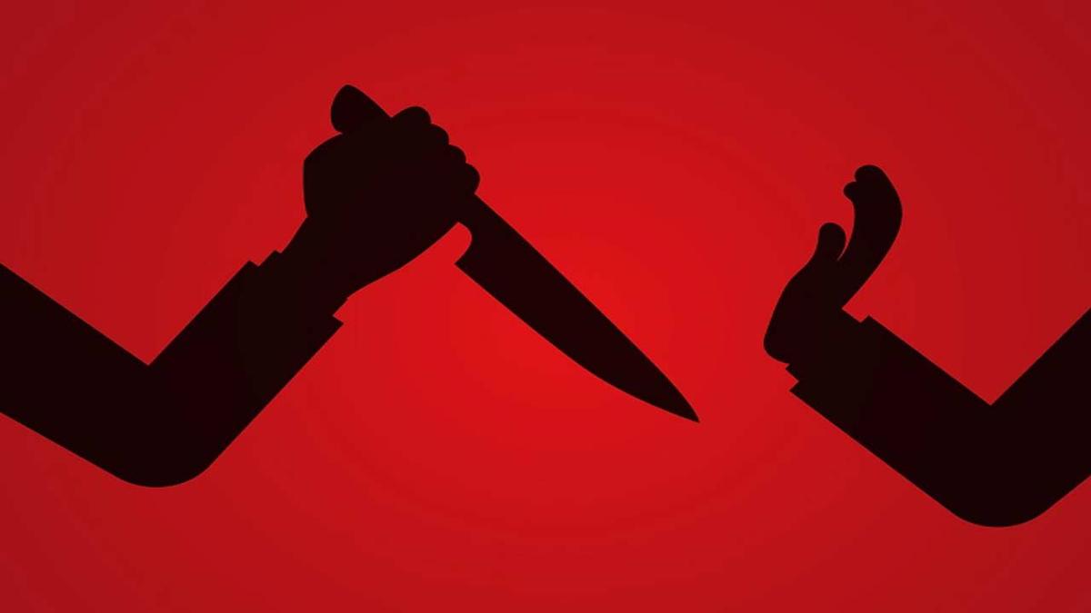 पायी जाणाऱ्या तरुणावर प्राणघातक हल्ला...  कोयत्याने सपासप वार...  पोलीस चौकीजवळच थरार...