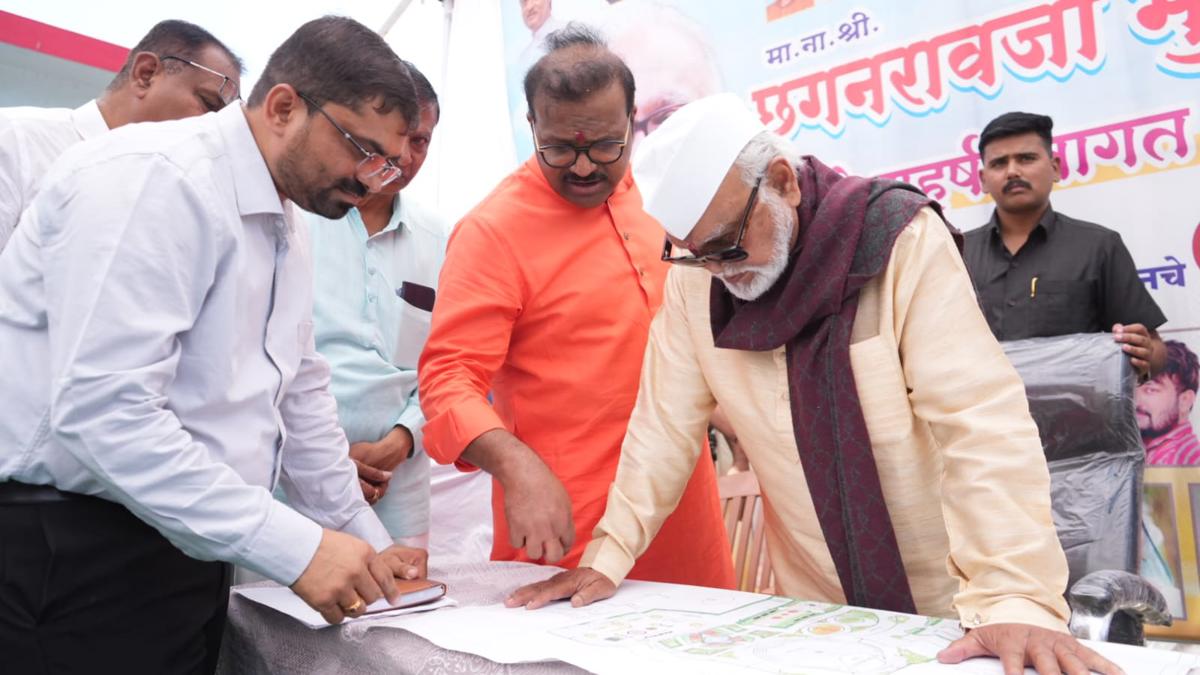 नमो उद्यानातून येवल्याच्या वैभवात पडणार भर... मंत्री छगन भुजबळ, माजी खासदार समीर भुजबळ यांच्या हस्ते नमो उद्यानाचे भूमिपूजन