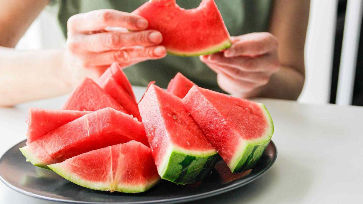डोकाडिया कुटुंबातील चौघांचा मृत्यू कलिंगड खाल्ल्याने?  FDA चा अहवाला आला...  काय आहे त्यात?
