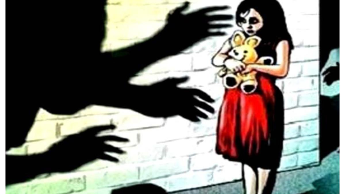 वासरे दाखवण्याच्या बहाण्याने चिमुरडीवर अत्याचार...  पोलीस अधीक्षकांनी नराधमाची धक्कादायक कुंडलीच उघड केली...