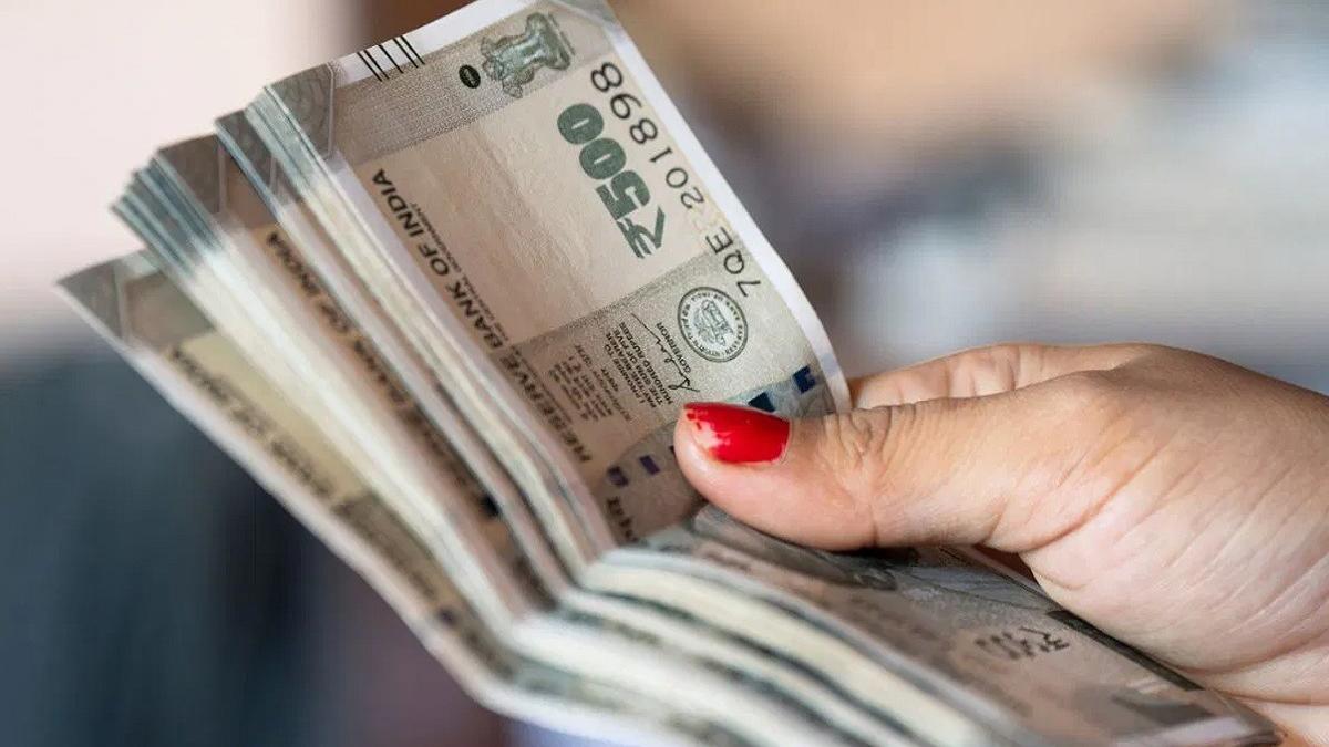 पोलीस आयुक्तालयात एसीबीचा ‘धडाका’...   २८ लाखांची लाच घेताना महिला एपीआय रंगेहात जाळ्यात...
