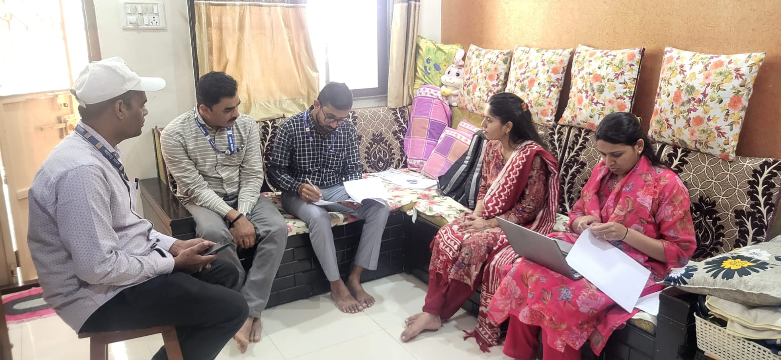 गर्भवतीच्या घरी पोहोचून SIR सुनावणी...   निवडणूक प्रशासनाच्या संवेदनशील कार्यपद्धतीचा आदर्श...
