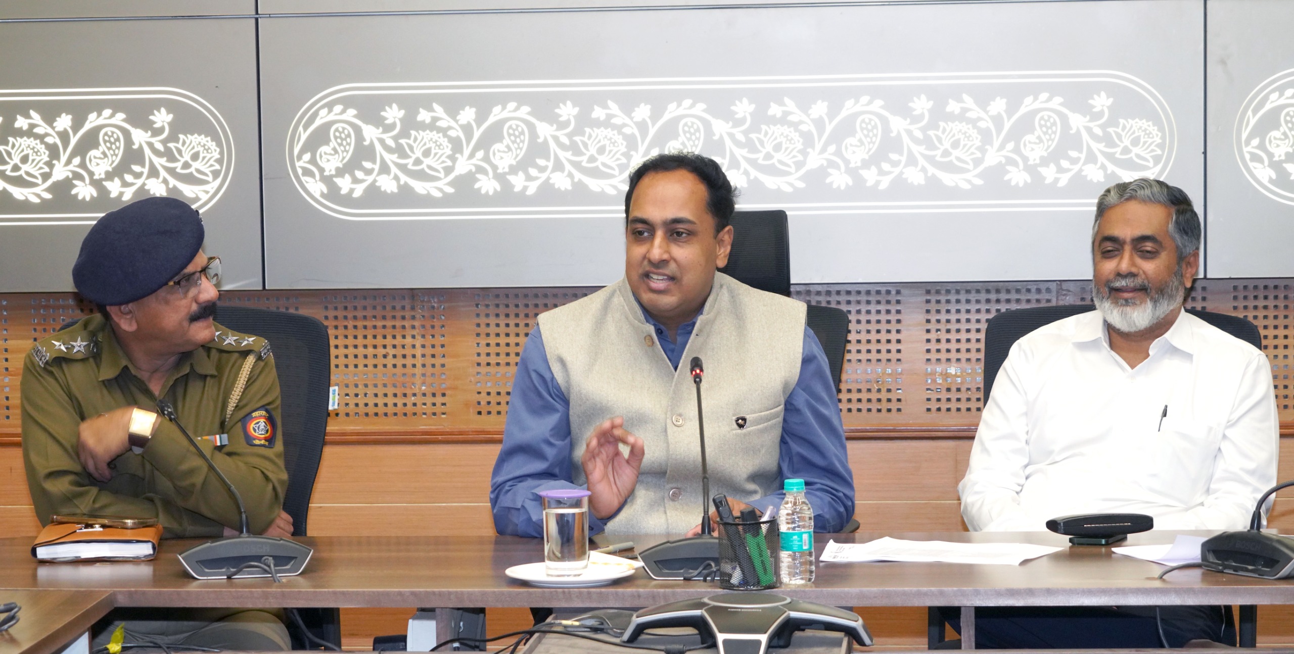 मुंबई आणि सुरत येथून नाशिकला सुरू होणार हेलिकॉप्टर सेवा