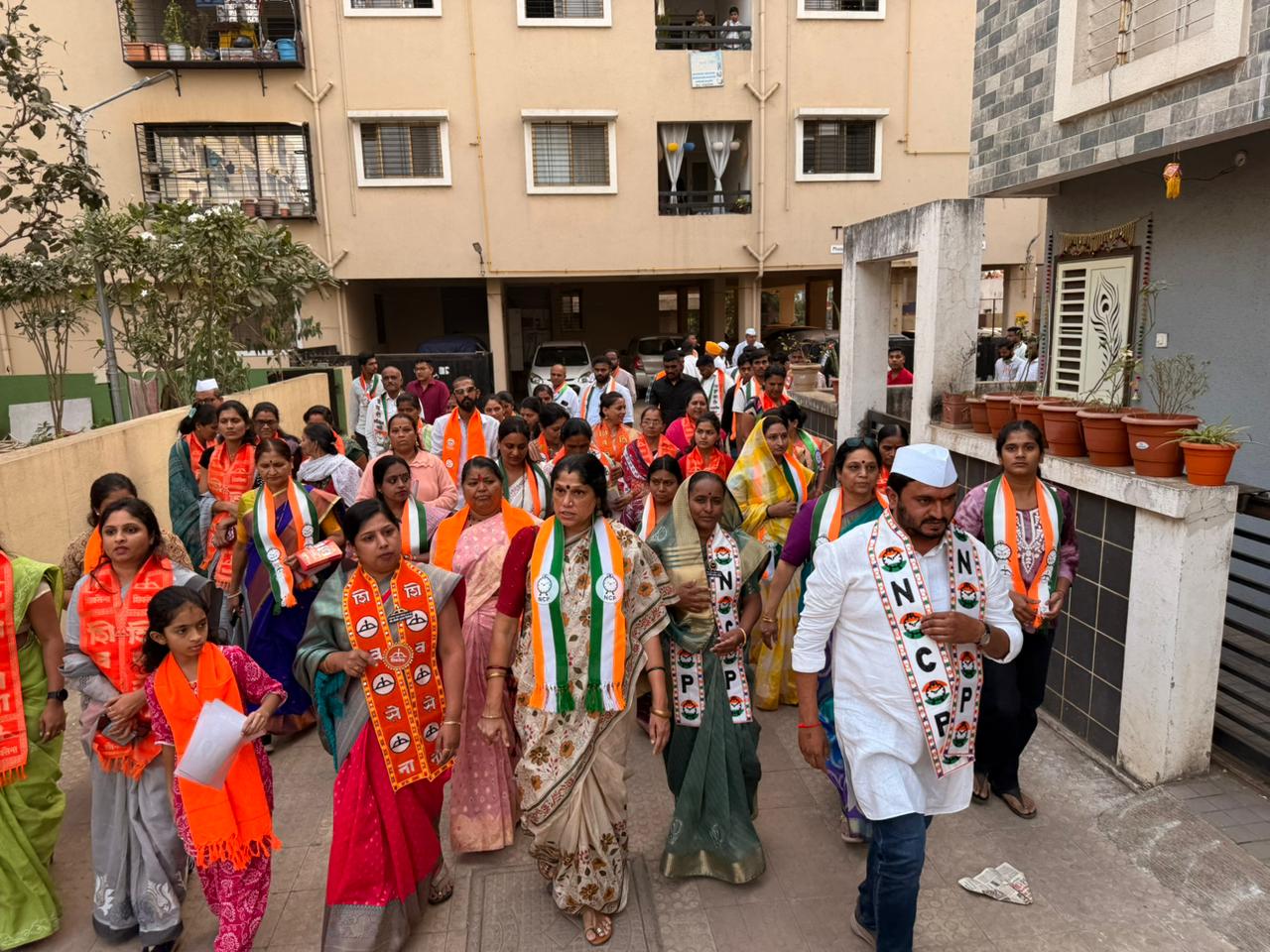 प्रभाग ३ मध्ये अंबादास खैरे यांचा झंझावात... डॉ. शेफाली भुजबळ यांच्या उपस्थितीत जनसागराचा महापूर!