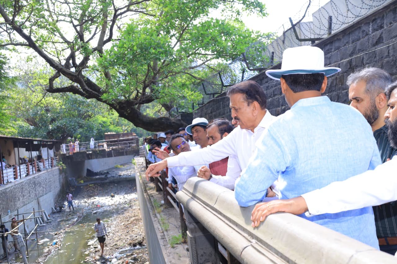 कुंभमेळा ध्वजारोहणापूर्वी सर्व कामे पूर्ण होणार?  पाहणीनंतर गिरीश महाजन म्हणाले...