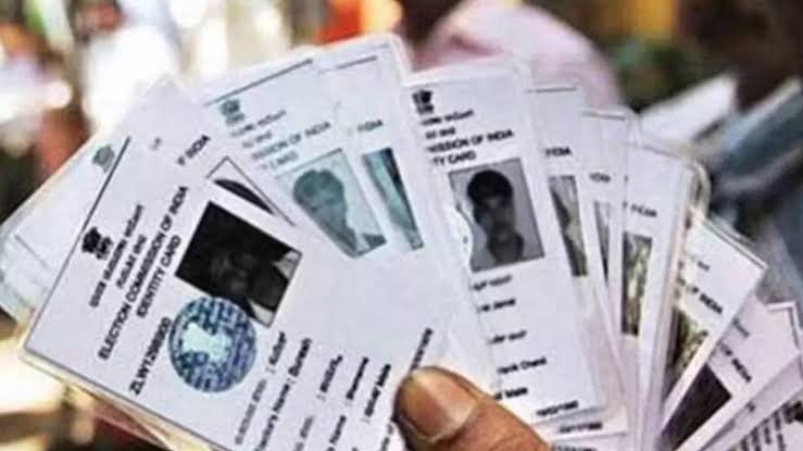 तुमच्याकडे मतदार ओळखपत्र नाही? मग हे नक्की वाचा