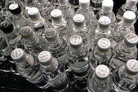 पाणी कंपन्यांकडून ग्राहकांची रोज ३०० कोटींची लूट... बाटलीबंद पाण्याचा 'अब्जावधींचा काळाबाजार' उघड...