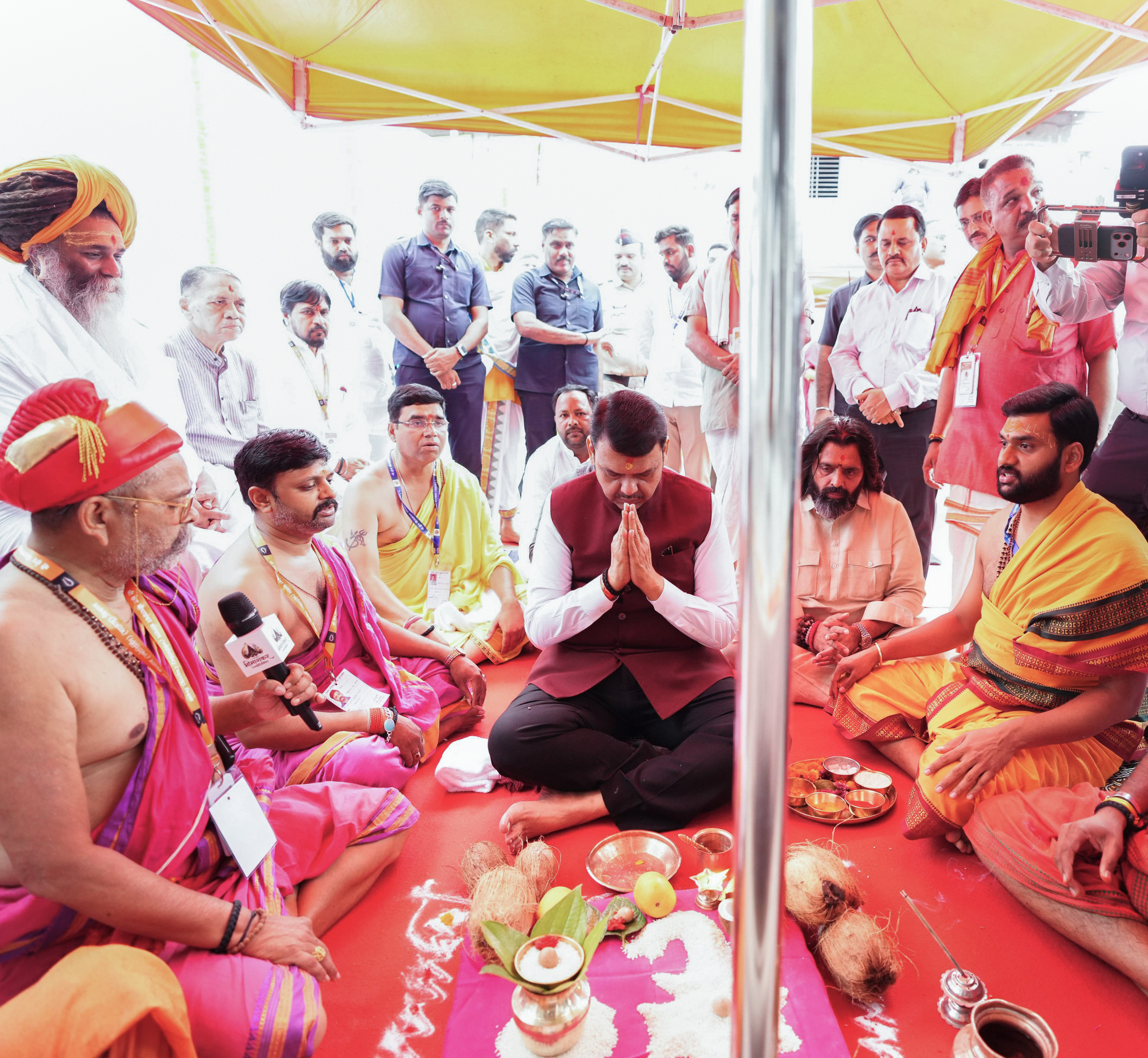 भीमाशंकरला वाहतूक कोंडीतून मुक्ती...  दर्शन सुलभ, ज्येष्ठ नागरिकांसाठी...  मुख्यमंत्र्यांच्या हस्ते पूजा व ब्रह्मध्वजारोहण...