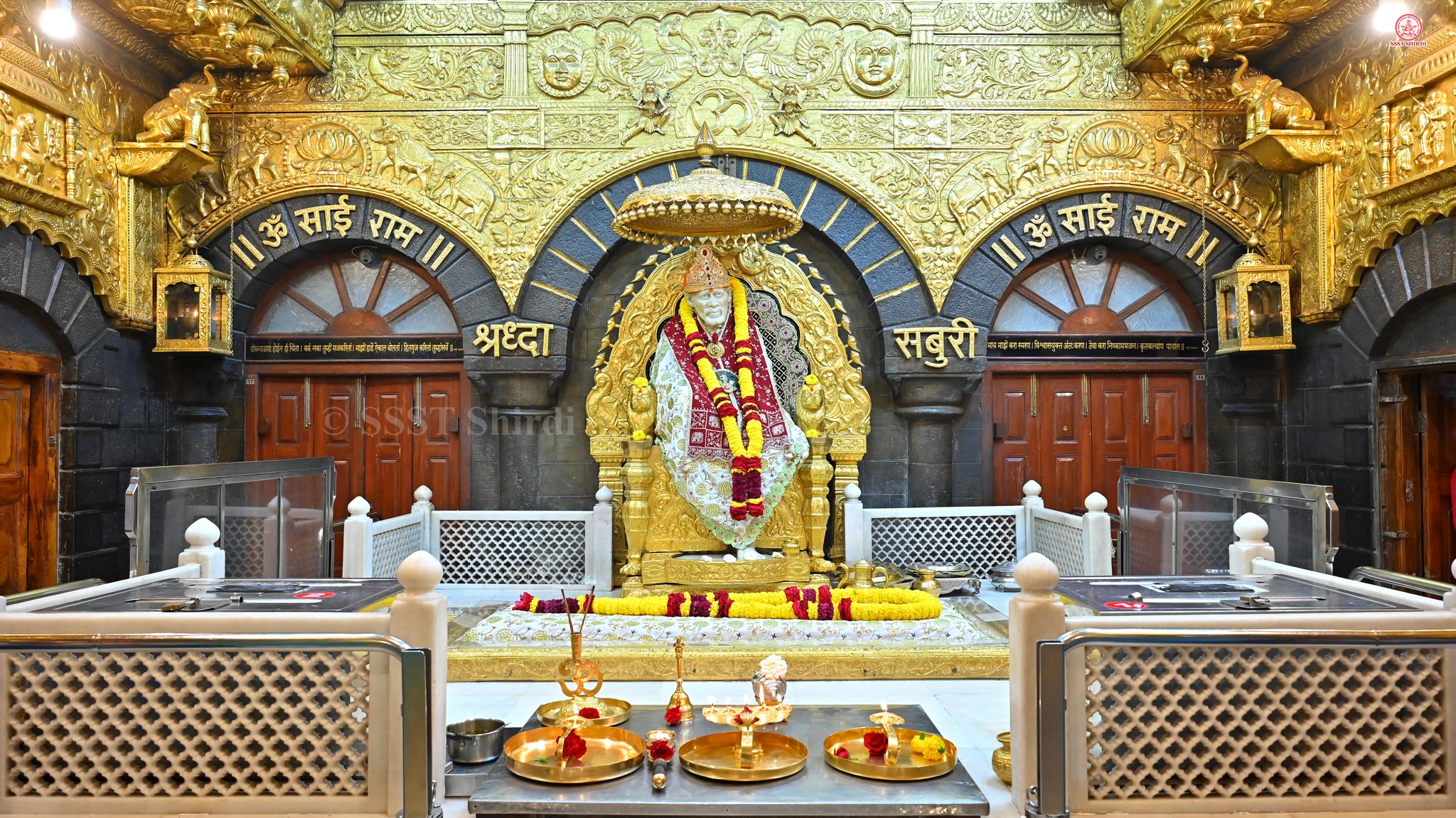 गजानन माऊली आणि साई भक्तांसाठी अनोखी भेट...  शेगाव-शिर्डीत २ कोटींचे 'फूड स्ट्रीट हब' मंजूर...