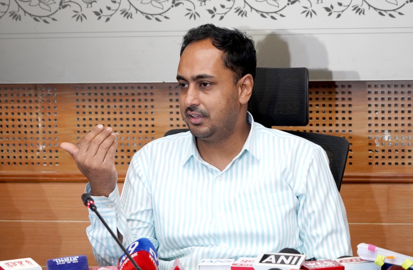 ... तर पेट्रोल पंपाचा परवाना होणार रद्द... संतप्त नाशिक जिल्हाधिकाऱ्यांचा इशारा...