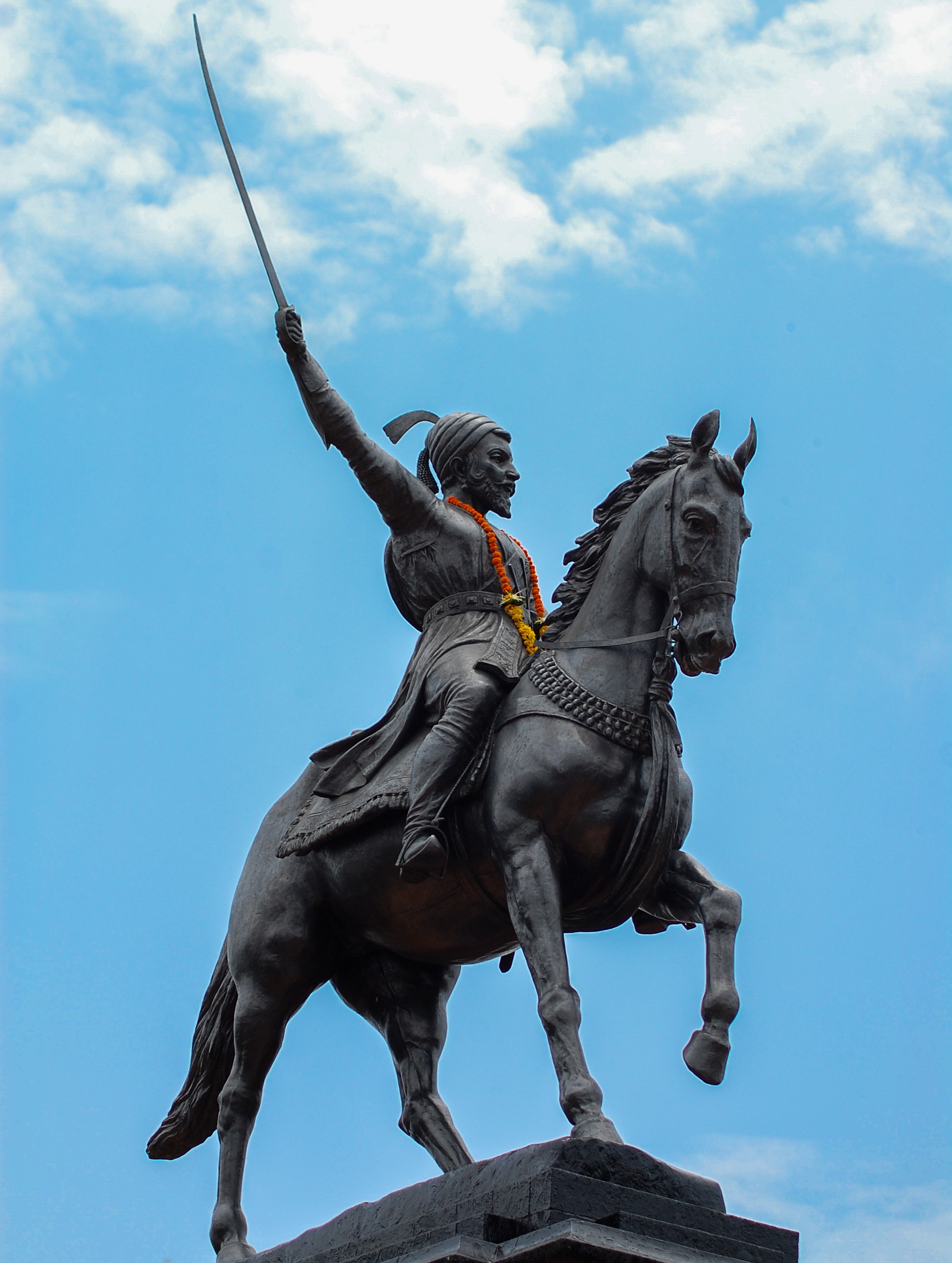 आग्र्यात साकारणार छत्रपती शिवरायांचे भव्य स्मारक...  दोन्ही राज्यांच्या मंत्र्यांकडून जागेची पाहणी...