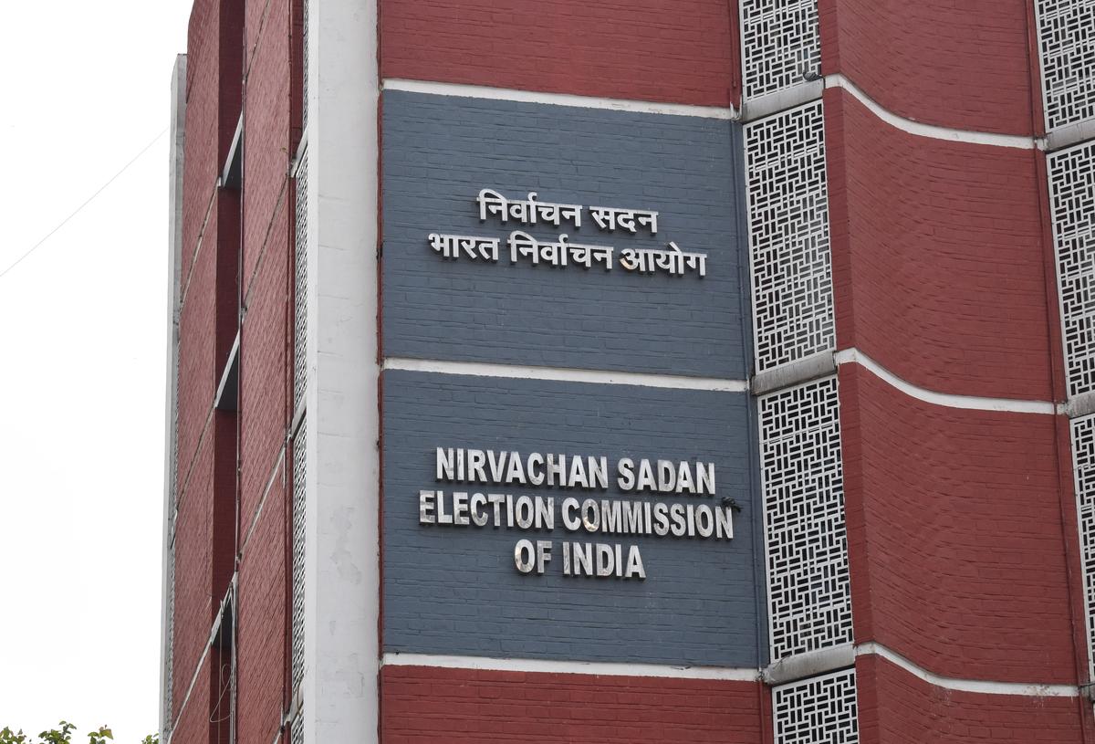 ...तर तुमचे नाव मतदार यादीतून डिलिट होणार...   नव्या मतदार नोंदणीसाठी हा दाखला ठरणार कळीचा...  वाचा काय आहे नियम?