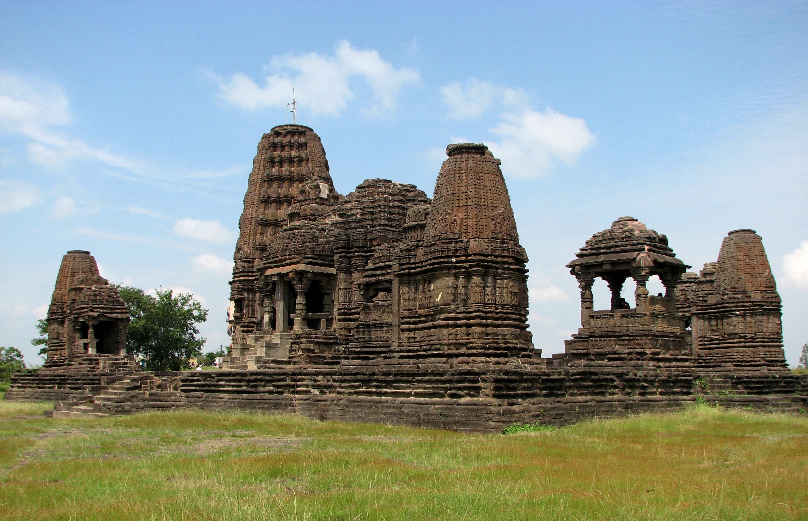 अखेर यंत्रणा जागी झाली...  सिन्नरच्या गोंदेश्वर मंदिर परिसराचा असा होणार कायापालट...